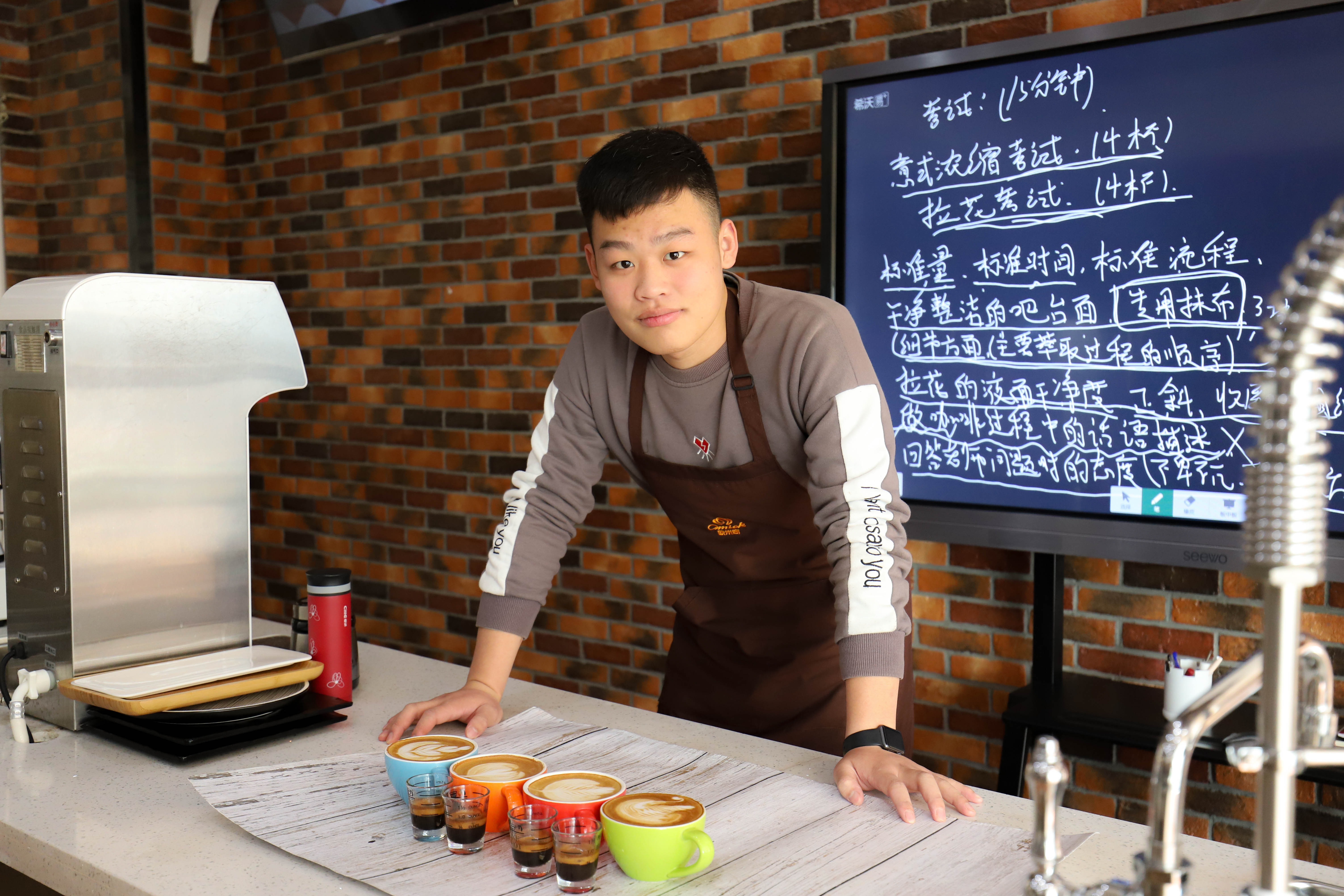 郑州欧米奇咖啡优秀学员,从中餐厨师到咖啡师的蜕变